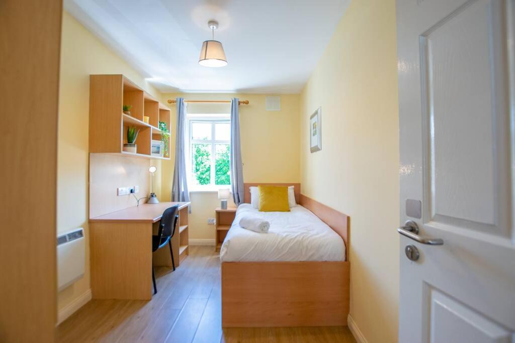 106 - The Townhouse By Shortstays Γκάλγουεϊ Εξωτερικό φωτογραφία