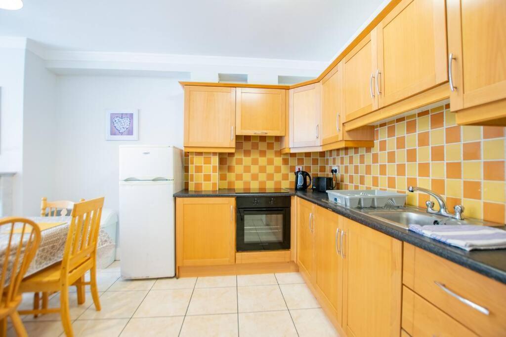106 - The Townhouse By Shortstays Γκάλγουεϊ Εξωτερικό φωτογραφία