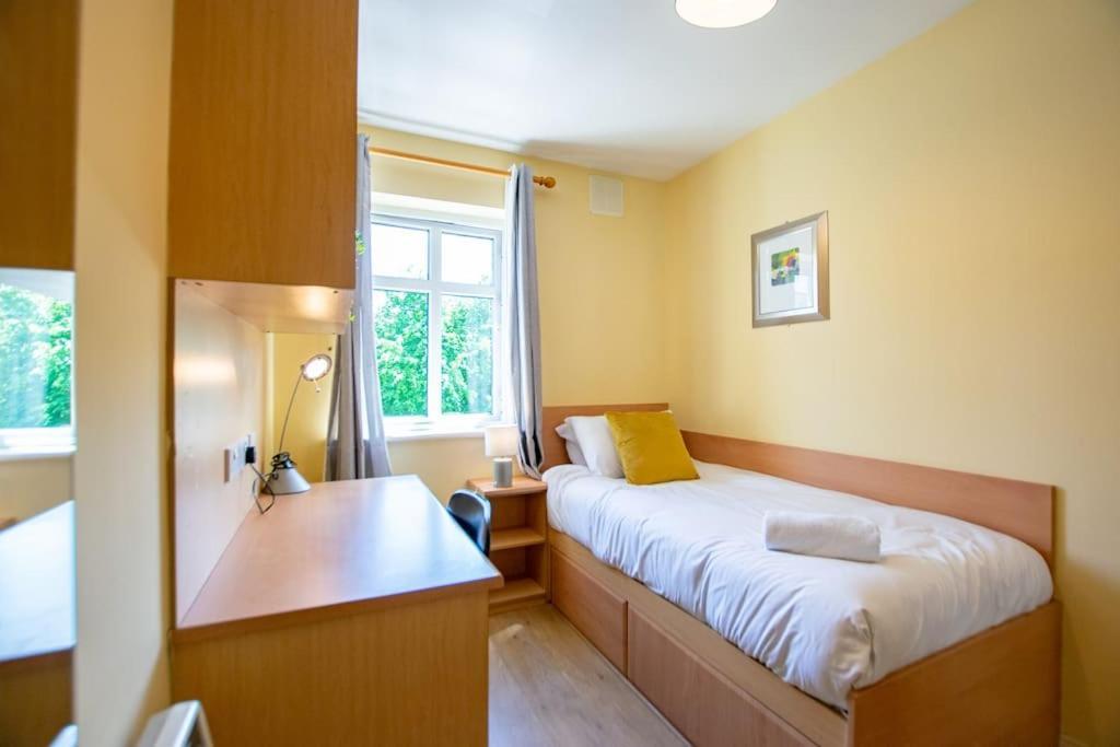 106 - The Townhouse By Shortstays Γκάλγουεϊ Εξωτερικό φωτογραφία